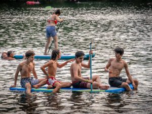 Stehpaddler SUP Kindergeburtstag Kinder