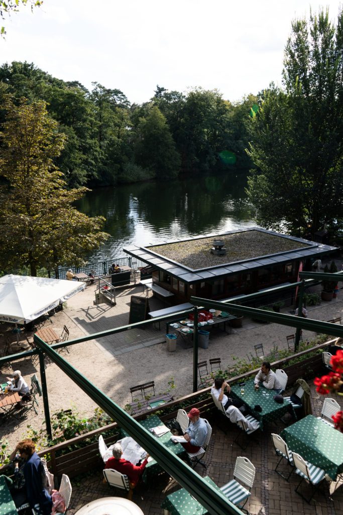 Alte Fischerhütte Schlachtensee Blick auf See