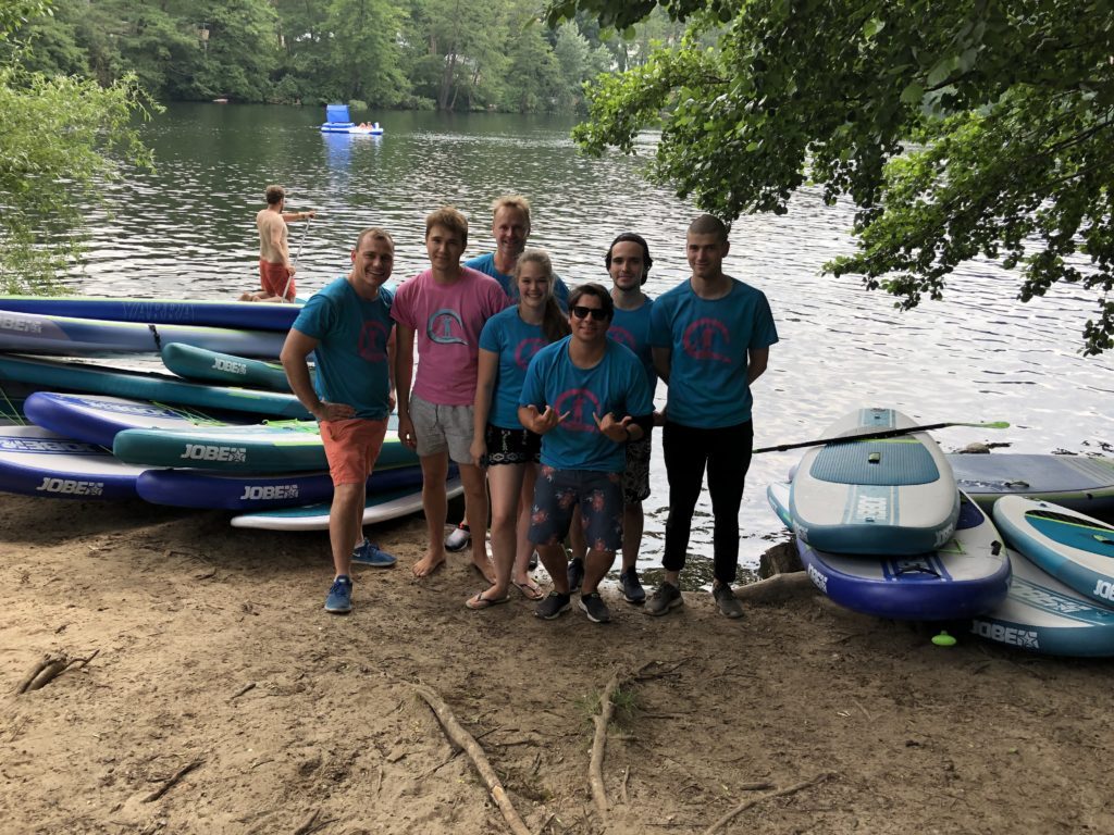 Stehpaddler SUP Verleih Teamfoto 2019